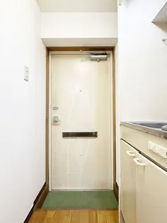 大伸参番館【1階】の玄関