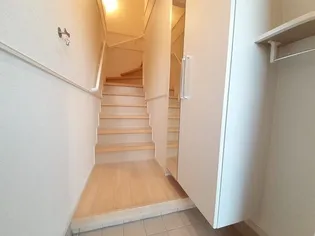 アドーニス I【2階】の玄関