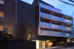 プラウドフラット南青山【4階】の外観