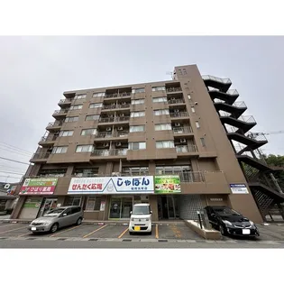 ペルレ平安【5階】の外観