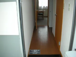 レオパレス亀川【2階】の玄関