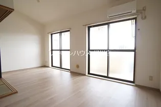 オーチャードヴィレッヂ【5階】の居間