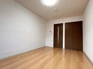 MK国見III【1階】の居間