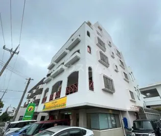 琉球酥本舗マンションの画像