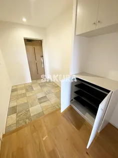 Novemしらとり台の玄関