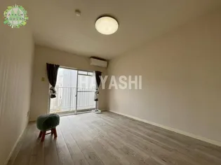 サンヴェール上人【2階】の居間