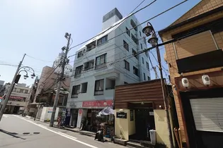 キャラ平塚【2階】の外観