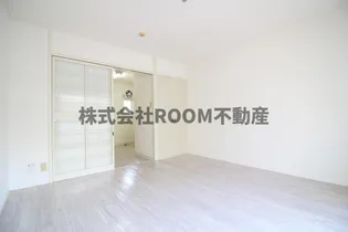 ガーデンTNI・II【2階】の居間