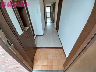 フォレストオブウィーン【1階】の玄関