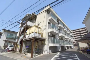 ドムスフローラ F棟【3階】の外観