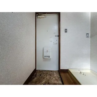 津林ビル B棟【2階】の玄関