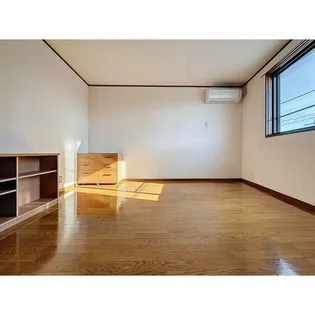 津林ビル B棟【2階】の居間