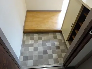 ライオンズマンション台町【1階】の玄関