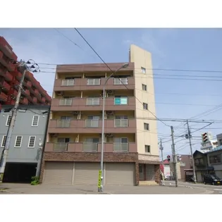 クイーンズ・コート【2階】の外観