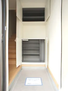 ドルチェコートC【2階】の玄関