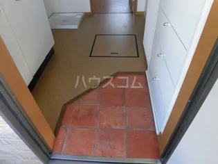 ワンデス【2階】の玄関