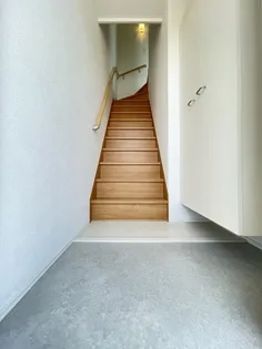 ウィステリア鶴ヶ峰【2階】の玄関