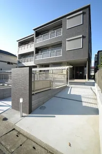 アドラーブル【1階】の外観