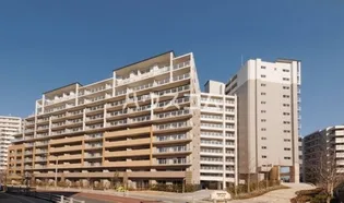 ロイヤルパークスリバーサイド【3階】の外観