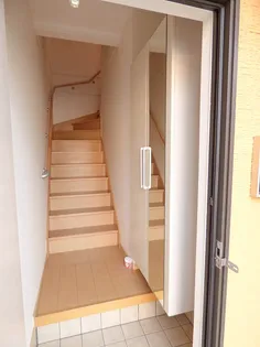 メゾン ド ソレイユ 弐番館【2階】の玄関