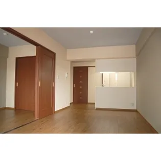 ラ スゥールジュヌの画像