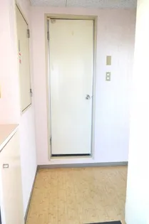 ブリッヂ金子【4階】の玄関