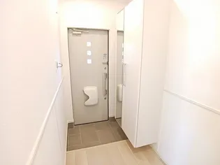 フレアルーチェ日ノ隈II【1階】の玄関