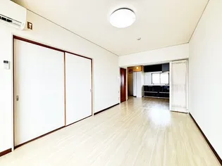 ガーデンヒルズ2号館【3階】の居間