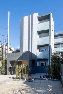 東京都足立区柳原2【マンション】の外観