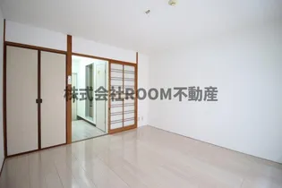 ガーデンTNI・II【2階】の居間