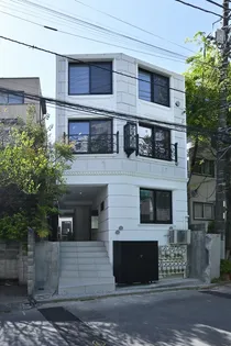 LIFE BASE西新宿の外観