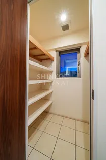 サーパス千秋矢留【7階】の玄関