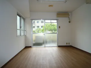 トーカンマンション山下町302号【3階】の居間