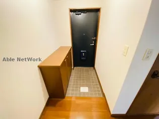 ロイヤルコーポNAKANO【2階】の玄関