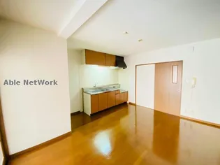 ロイヤルコーポNAKANO【2階】の居間