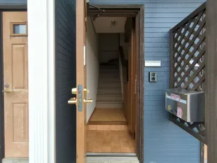 コーポムロバ弐番館【2階】の玄関