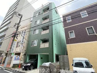 アンプルールフェールスリーズ【1階】の外観