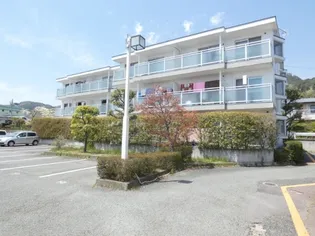 ホワイトハイツ西館【1階】の外観