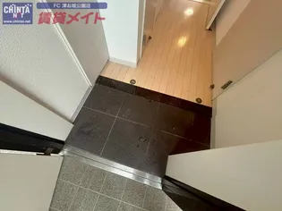 S-FORT津新町【7階】の玄関