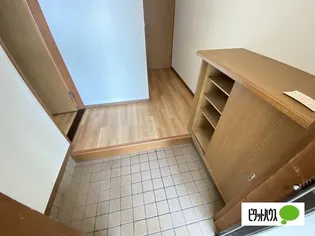 ハイツヨシダII【1階】の玄関