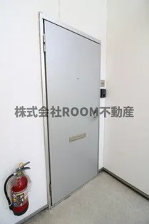 ブランエノワール【1階】の玄関