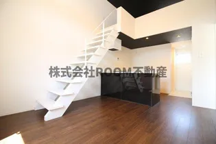 ブランエノワール【1階】の居間