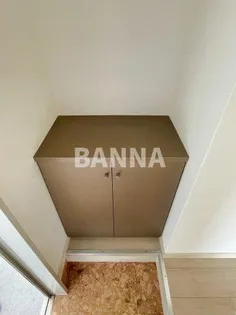 メルベイユ・ナカヤマ C棟【1階】の玄関