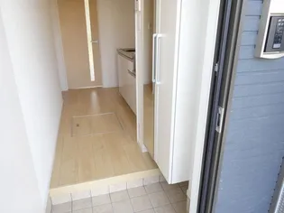 ラ・ルーチェ米原II【1階】の玄関