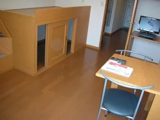 レオパレスピュア【1階】の居間