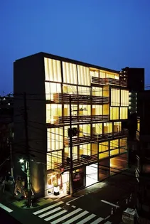 東京都中野区新井4【マンション】の外観