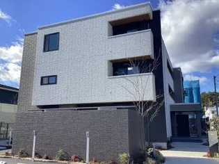 Shiny【1階】の外観