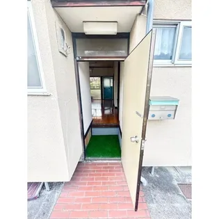 山室ハイム【1階】の玄関