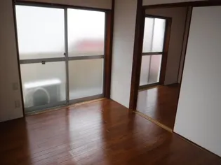 鈴木マンション【3階】の居間