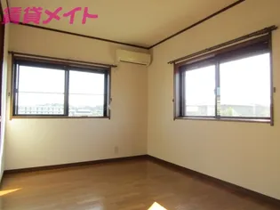 メゾンツインフィールズD【2階】の内装